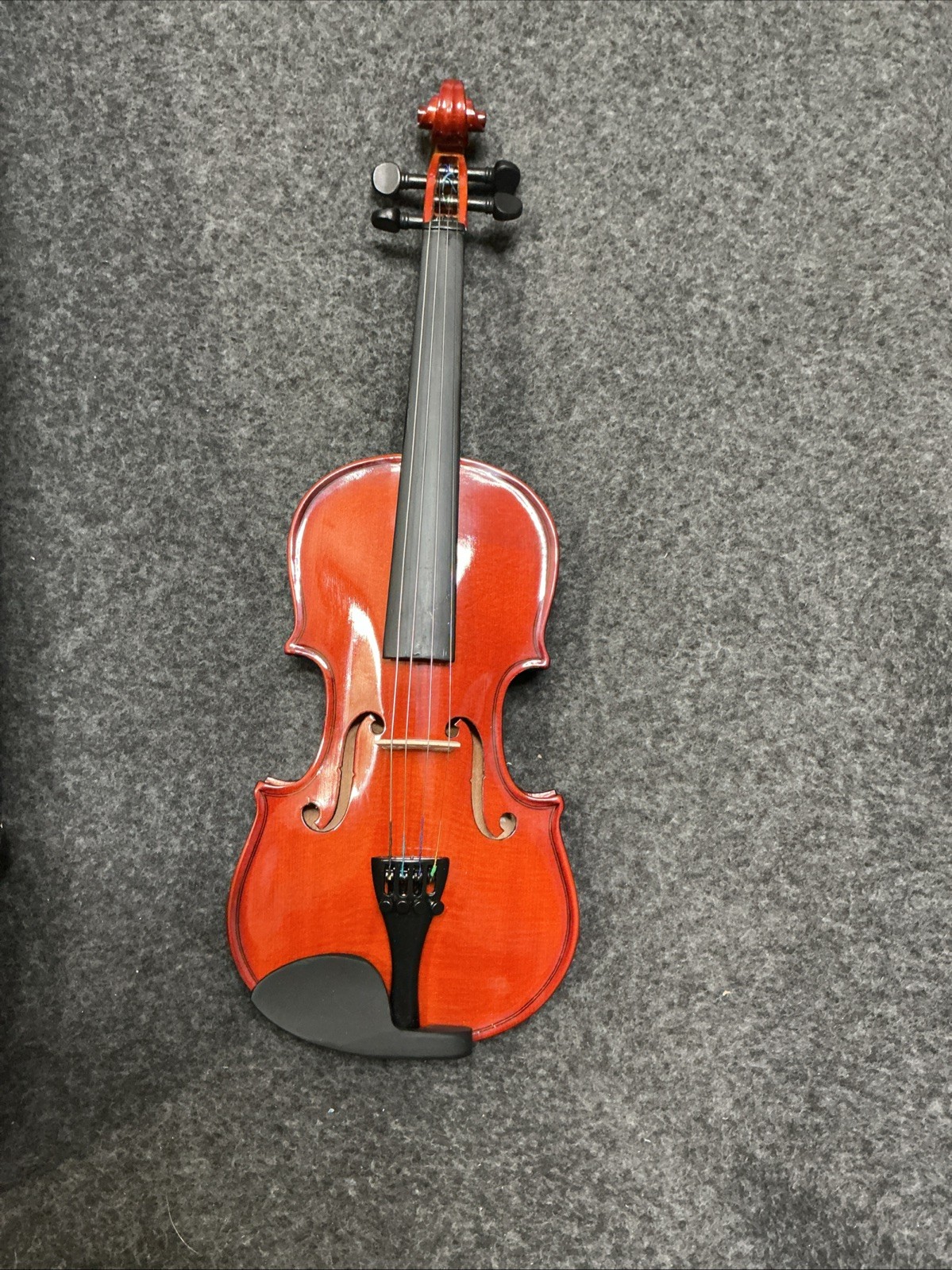 Aileen VG106 student model violin in a fractioned 1/8 size