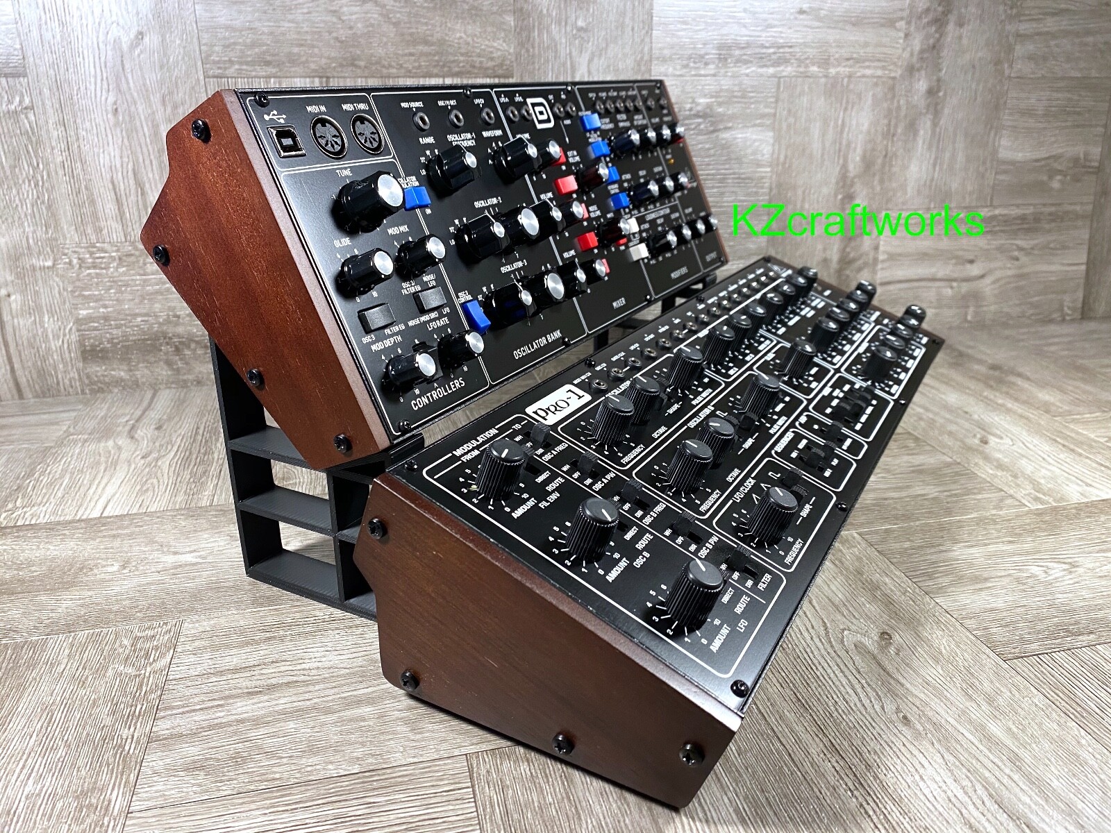 Basic Stand for Behringer Model D / PRO 1 / Neutron / K2 / WASP / CAT — BLACK