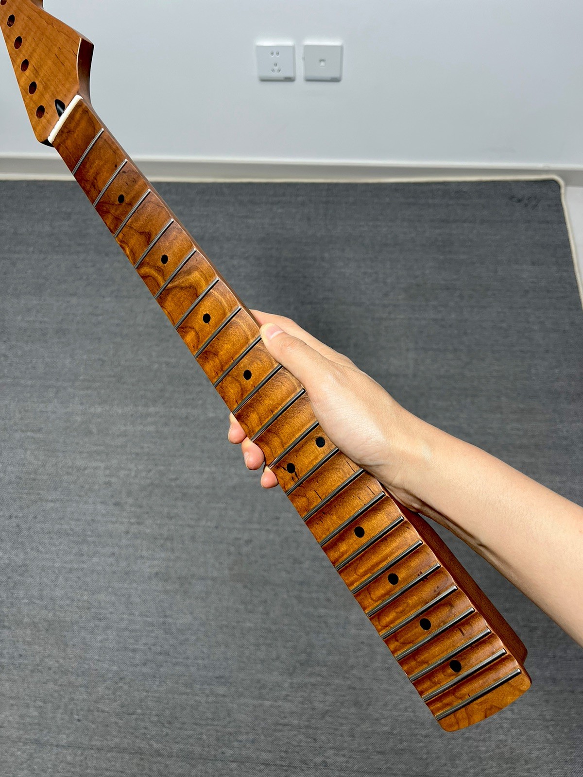 “Wave” type Fingerboard Satin 22frets Roasted Flame Maple Electric guitar neck