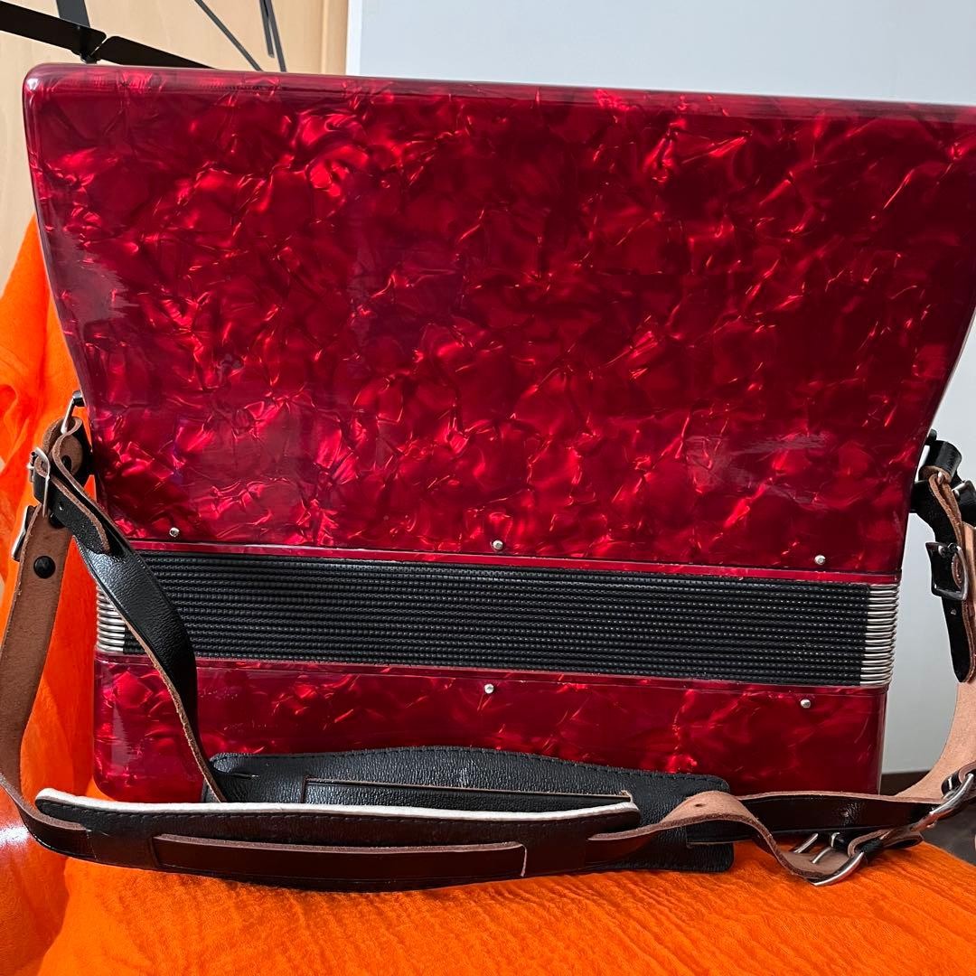 YAMAHA S-32 accordion red