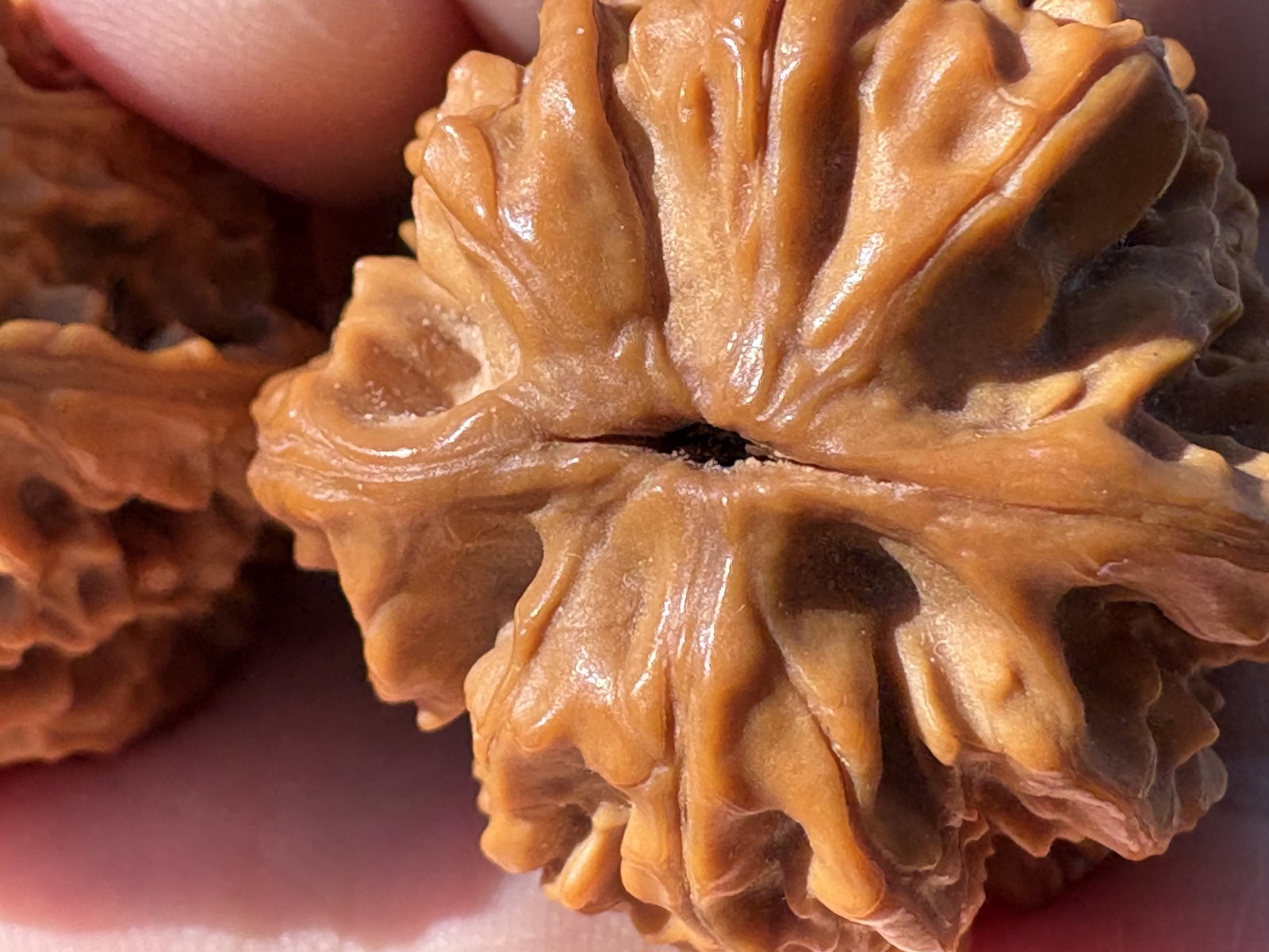 A pair of Wenwan Walnuts hand massage ball Wu Ming Chicken heart