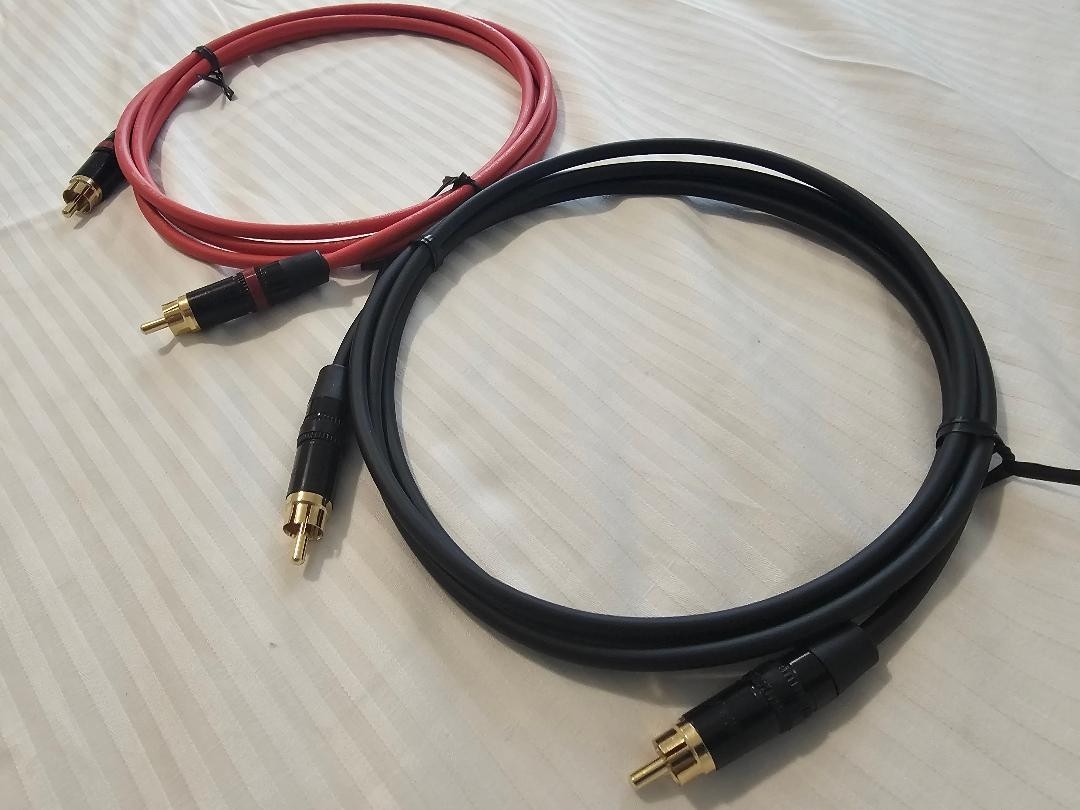 Mogami 2964 HIFI 75 Ohm Dual Superflexible Cable w/ Neutrik Gold RCA.