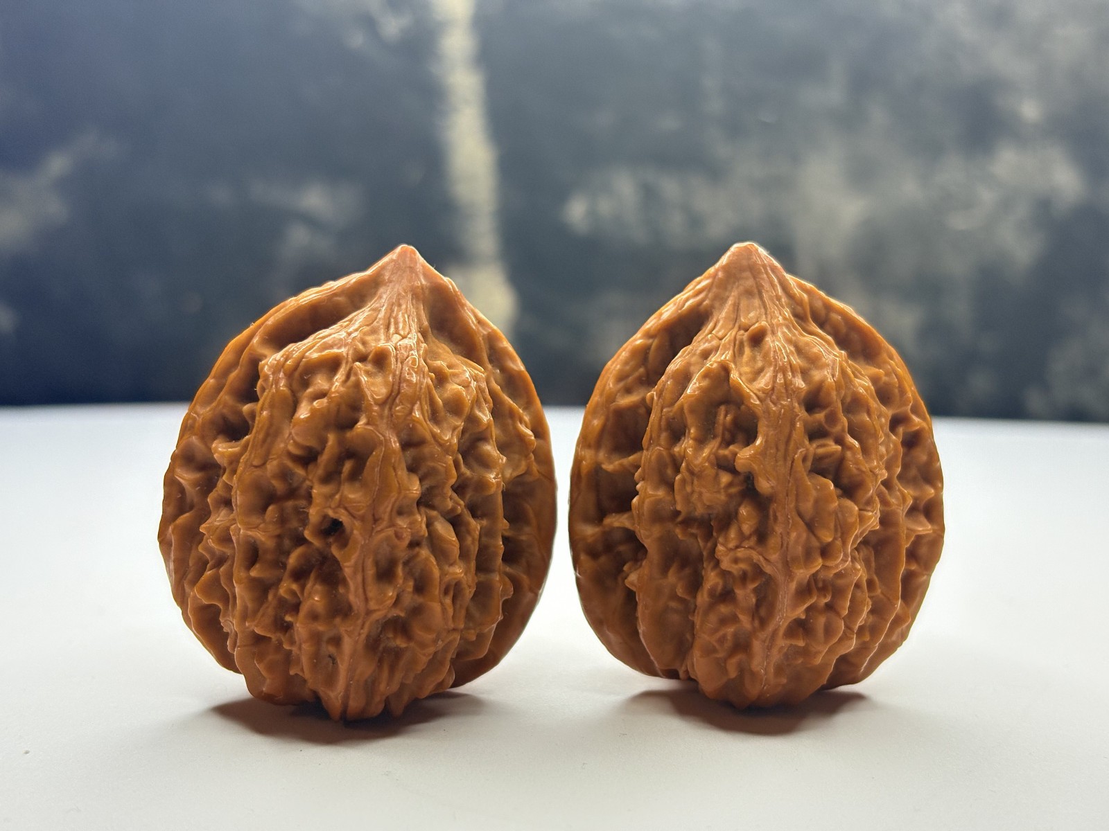 A pair of Wenwan Walnuts hand massage ball Wu Ming Chicken heart