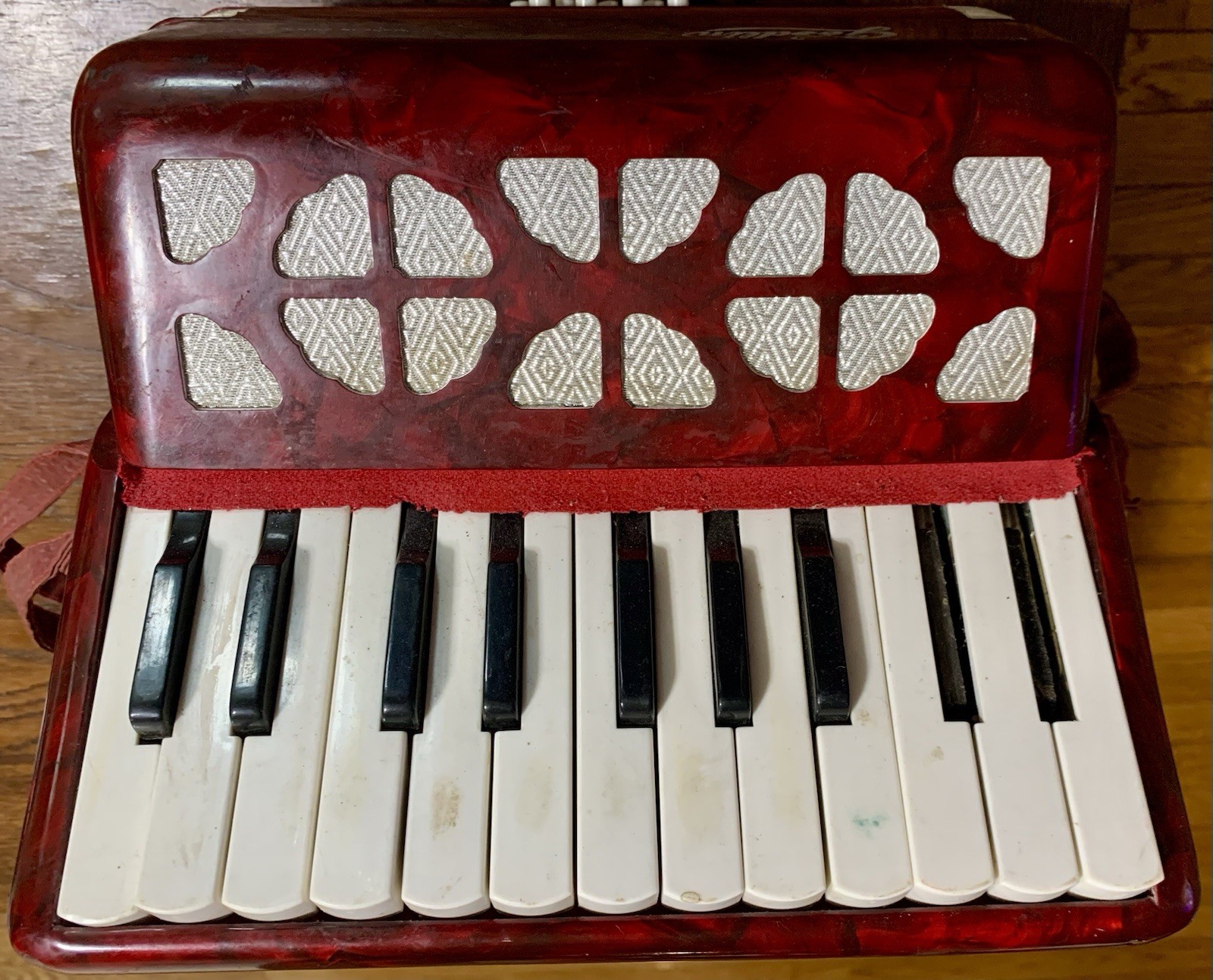 Goodlin Child’s ACCORDIAN Vintage Made in China Rare Selling As Is 1960s