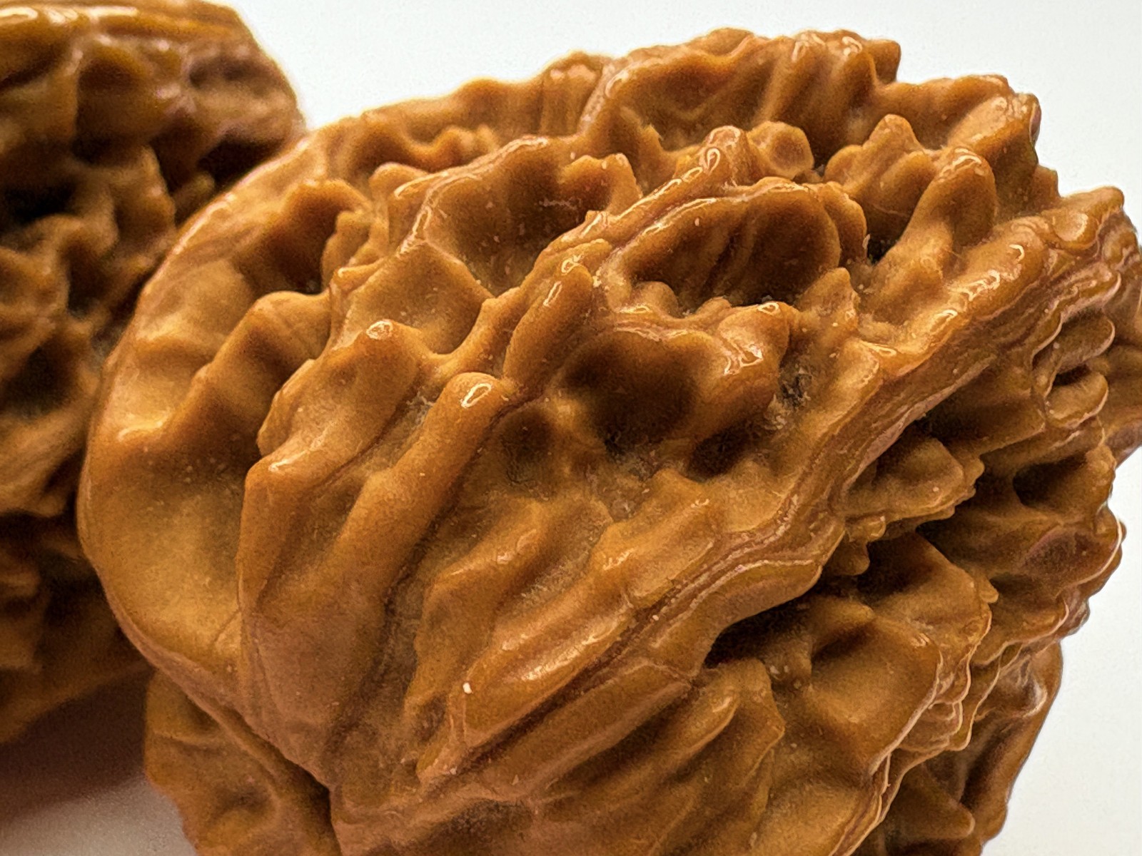A pair of Wenwan Walnuts hand massage ball Wu Ming Chicken heart