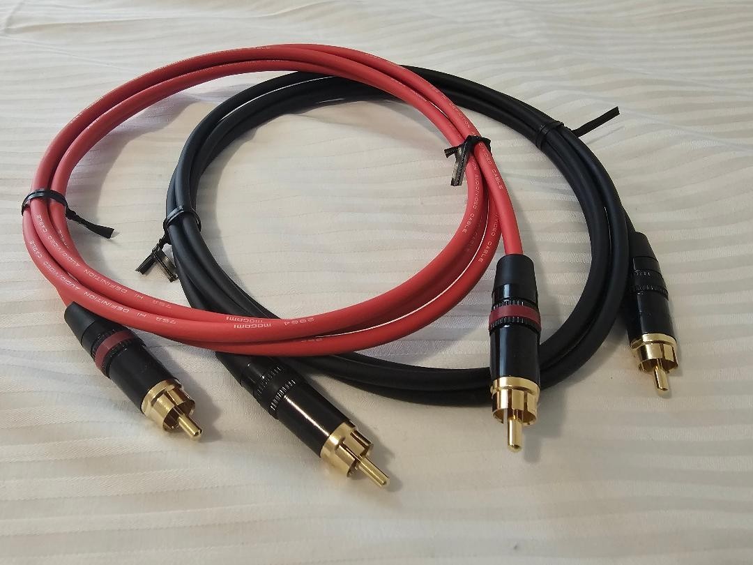 Mogami 2964 HIFI 75 Ohm Dual Superflexible Cable w/ Neutrik Gold RCA.