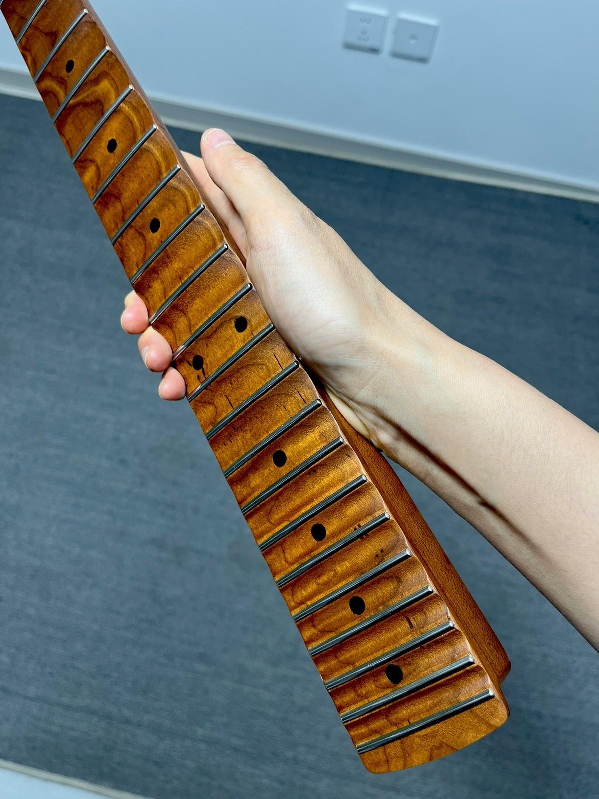 “Wave” type Fingerboard Satin 22frets Roasted Flame Maple Electric guitar neck
