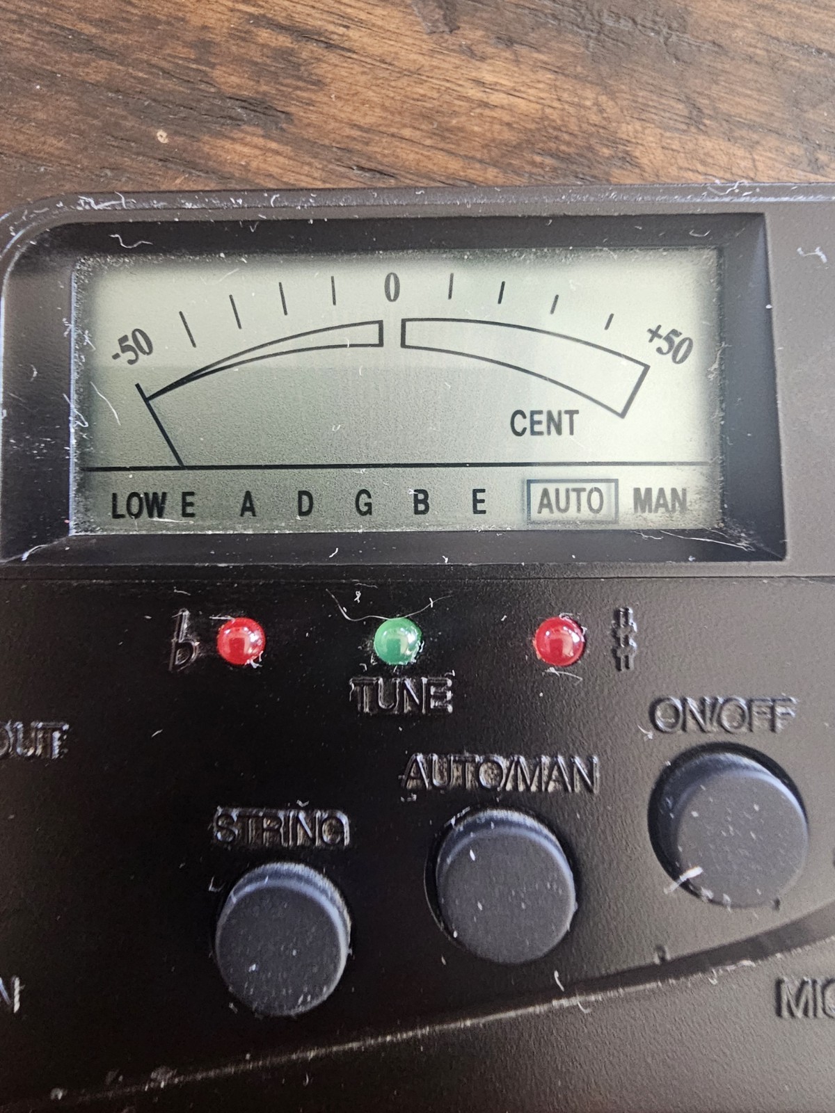 Vtg. 1995 Qwik Tune Auto Guitar and Bass Tuner with IN & OUT Auxiliary PortsTune