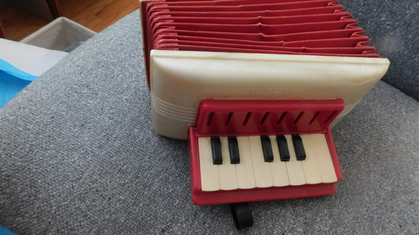 VTG CHILD’S MAGNUS SUPER ACCORDIAN TOY , PLAYS & WORKS CELLULOID MATERIAL