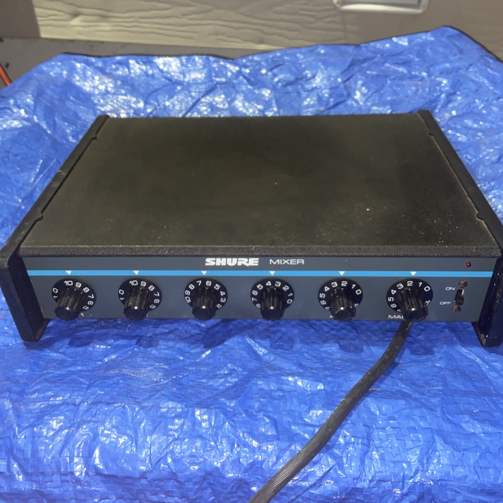 Shure M268 4-Channel Microphone Mixer & Preamplifier Black LED Indicator Compact