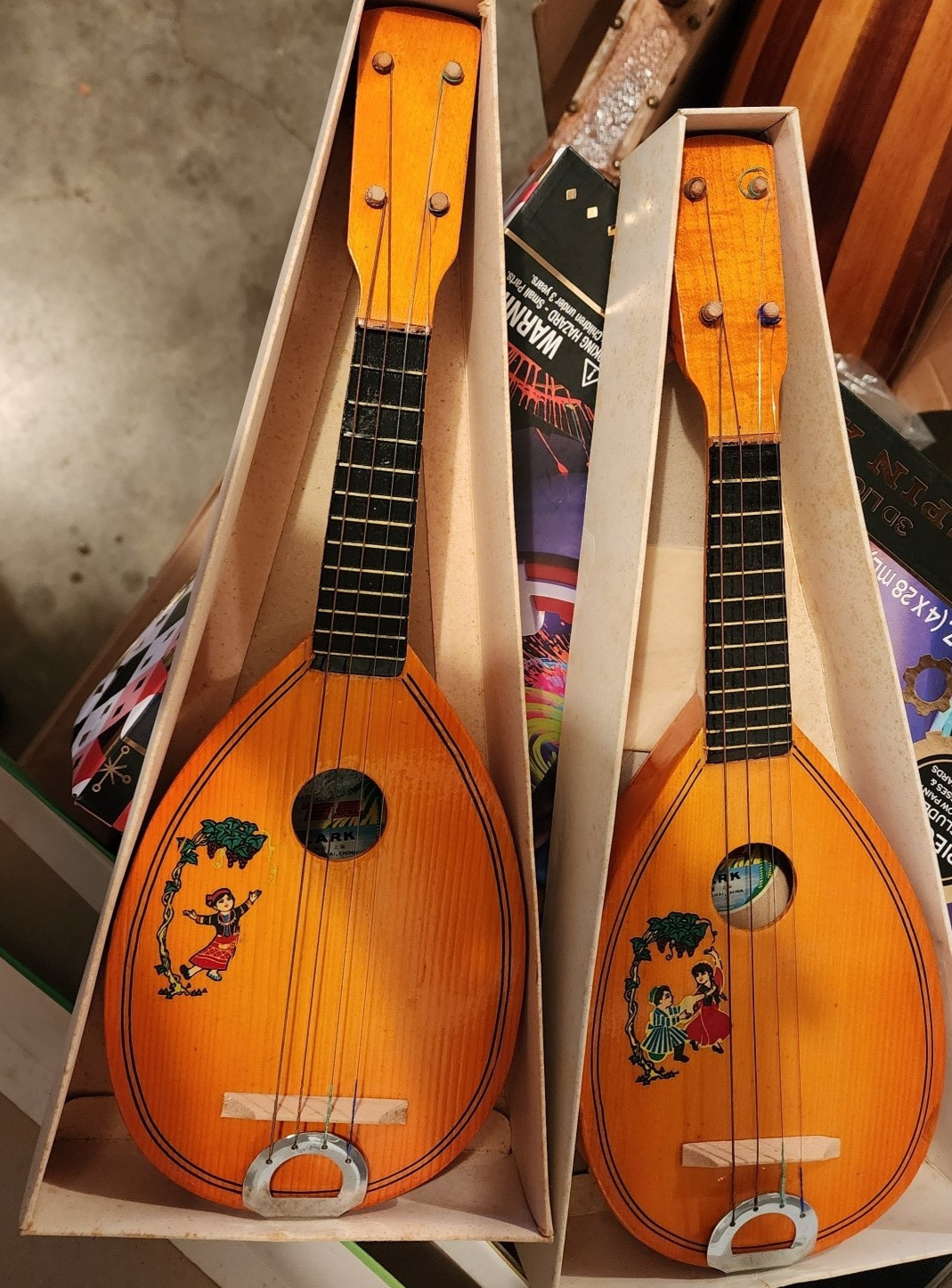 1 LARK Mandolin bought in Shanghai China 4 String Excellent Condition See PICS