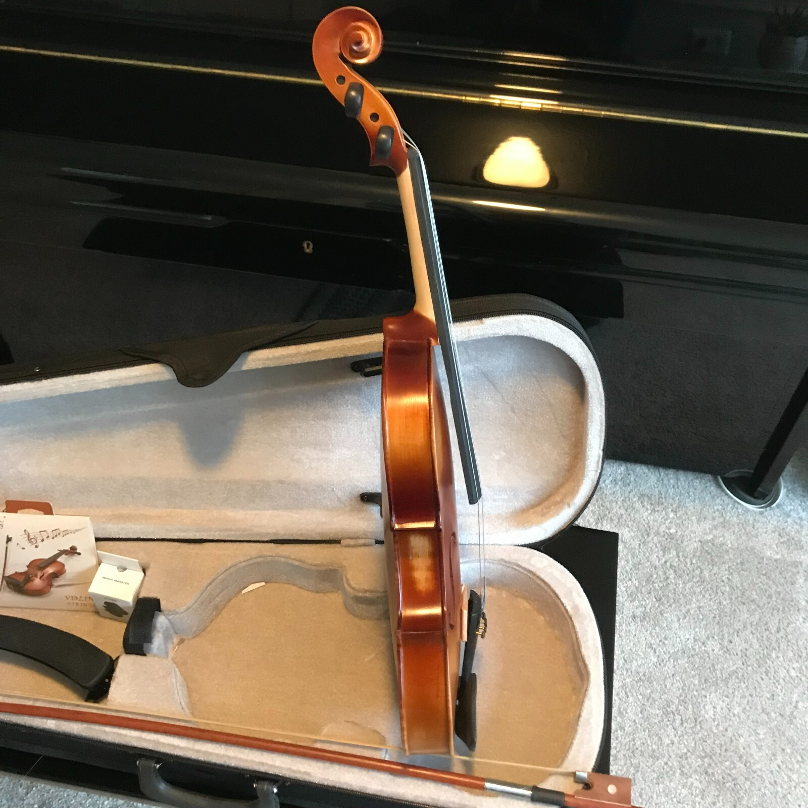 Gorgeous Solid Wood 4/4 Full Size Violin with Spruce Top & Maple Back and Sides