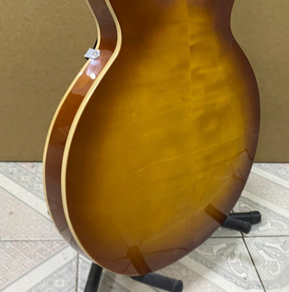 335 Half Hollow Electric Guitar, Flame Maple Top, Chrome Hardware, 22 Frets