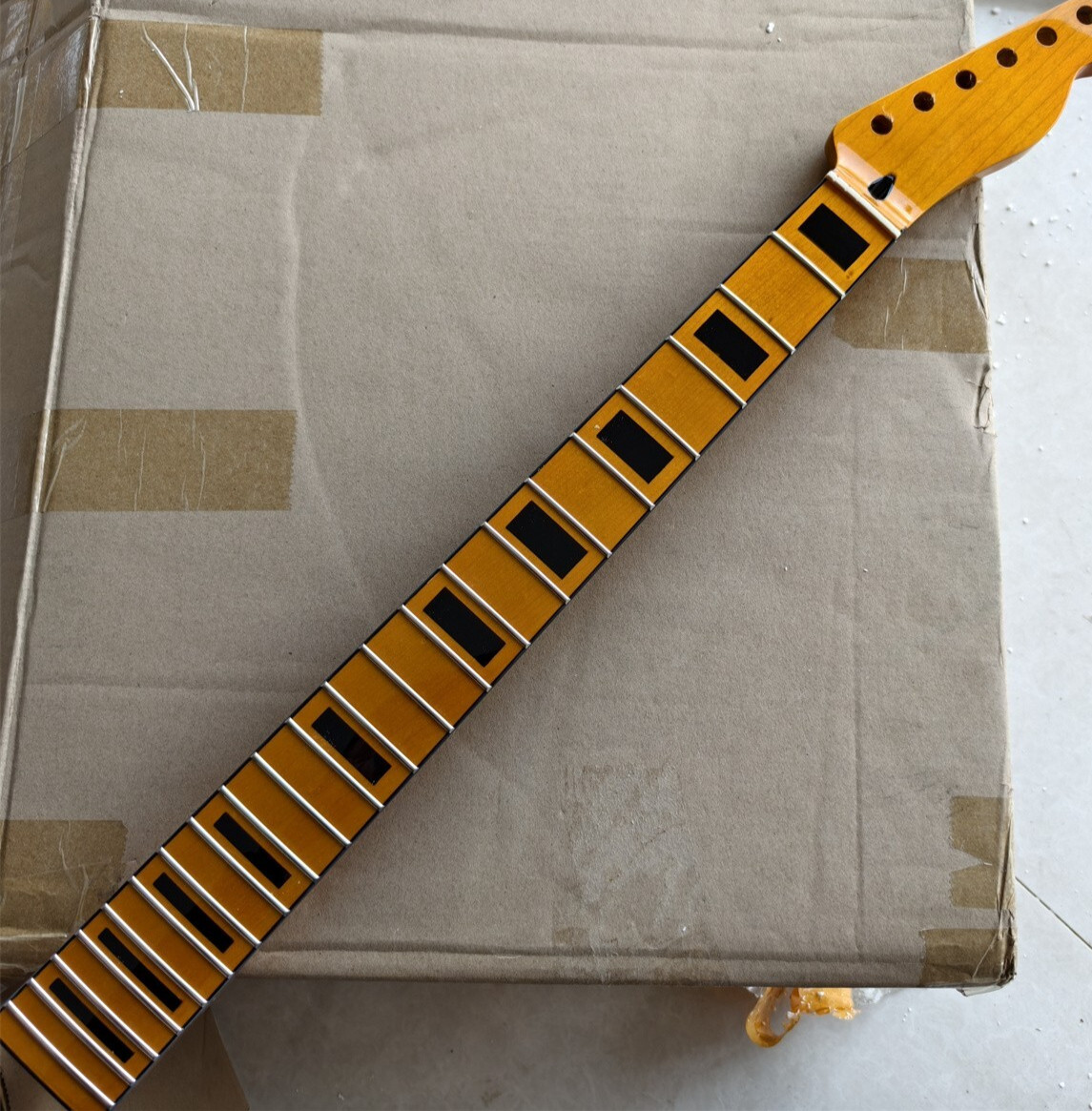 Electric Guitar Neck Canada Maple 22 Fret 25.5 Inch yellow Replace block inlay