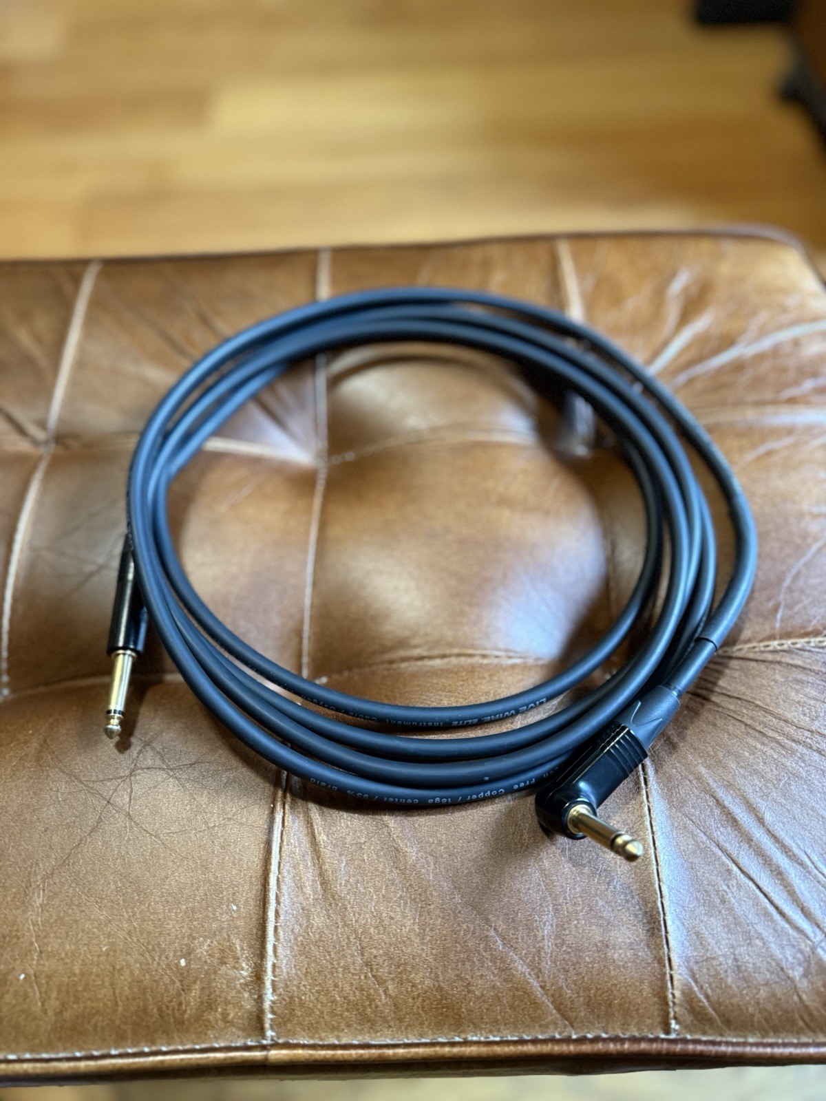 Livewire Elite Instrument Cable Angled/Straight 10 ft. Black Pre-Owned Good Cond