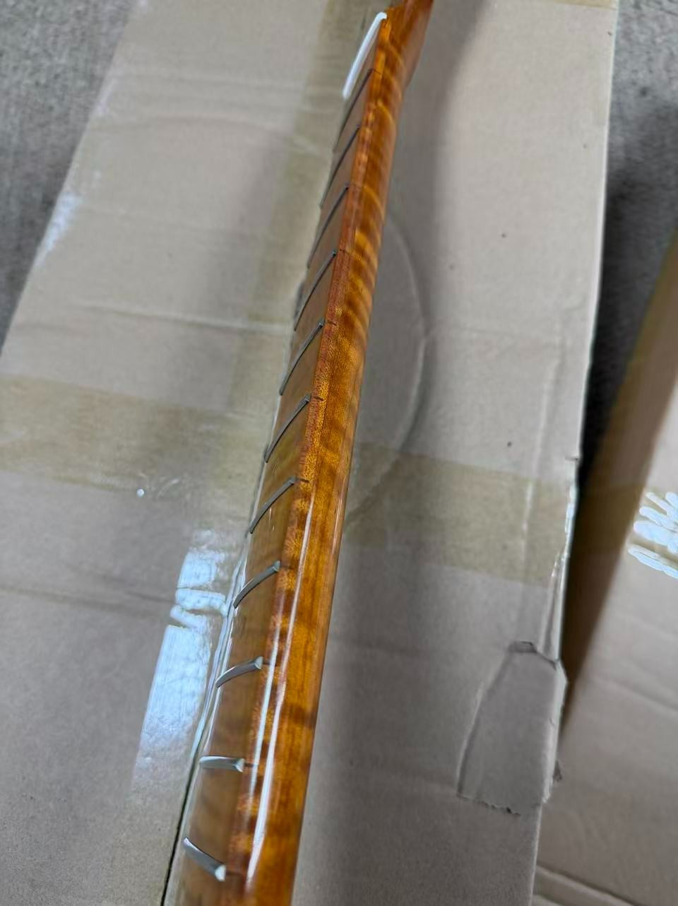 AAAAA Roasted Flame Maple Electric Guitar Neck 22 Fret for Strat Style Guitar