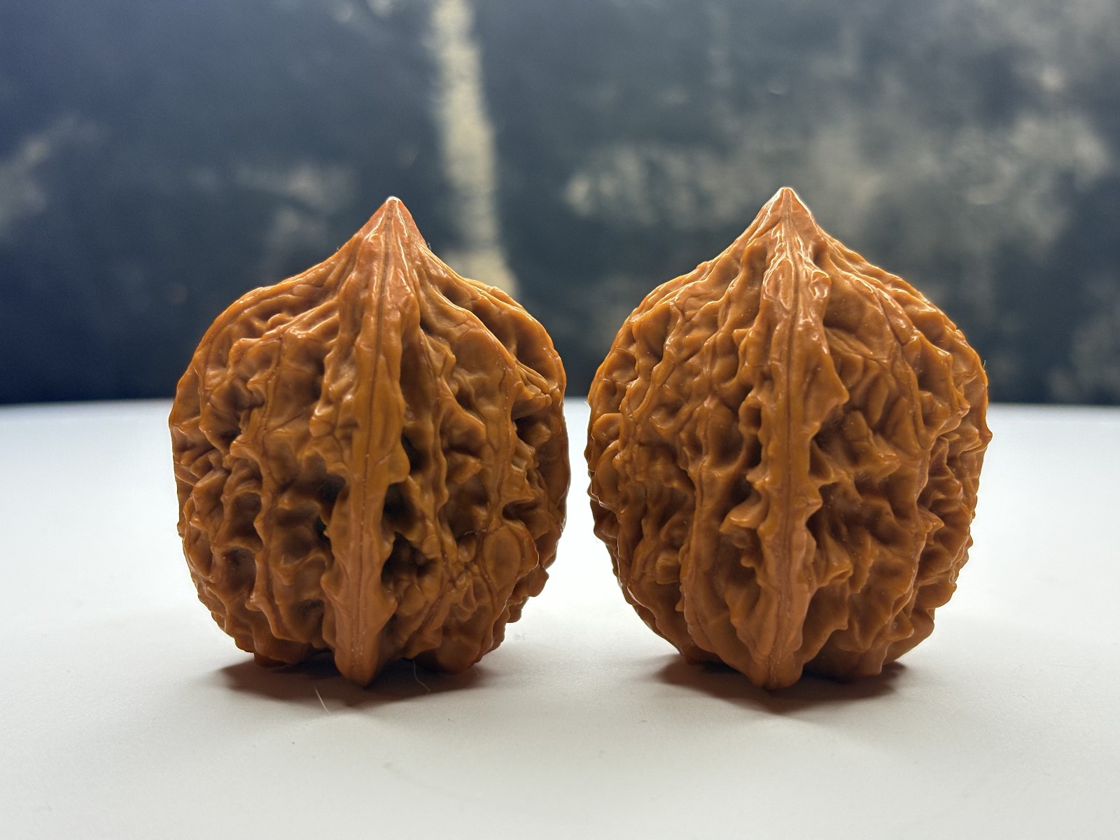 A pair of Wenwan Walnuts hand massage ball Wu Ming Chicken heart