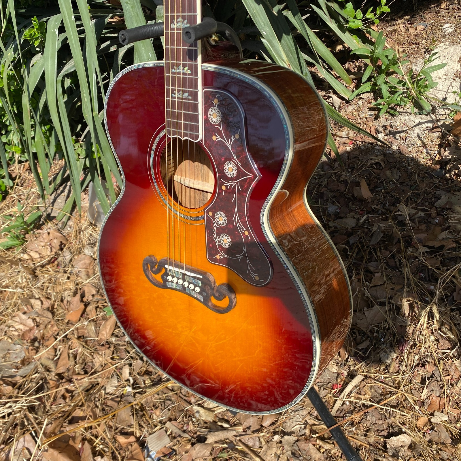 Sunburst Jumbo Acoustic Guitar Abalone Inlay 6 String Solid Spruce Top Folk Guit