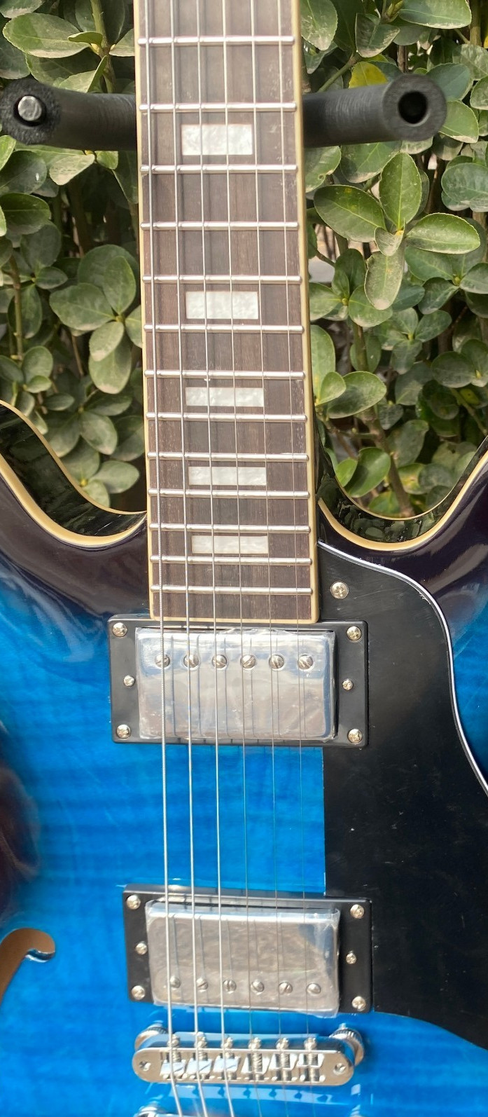Low-price sale: 335 semi hollow 6-string electric guitar with rosewood fingerboa