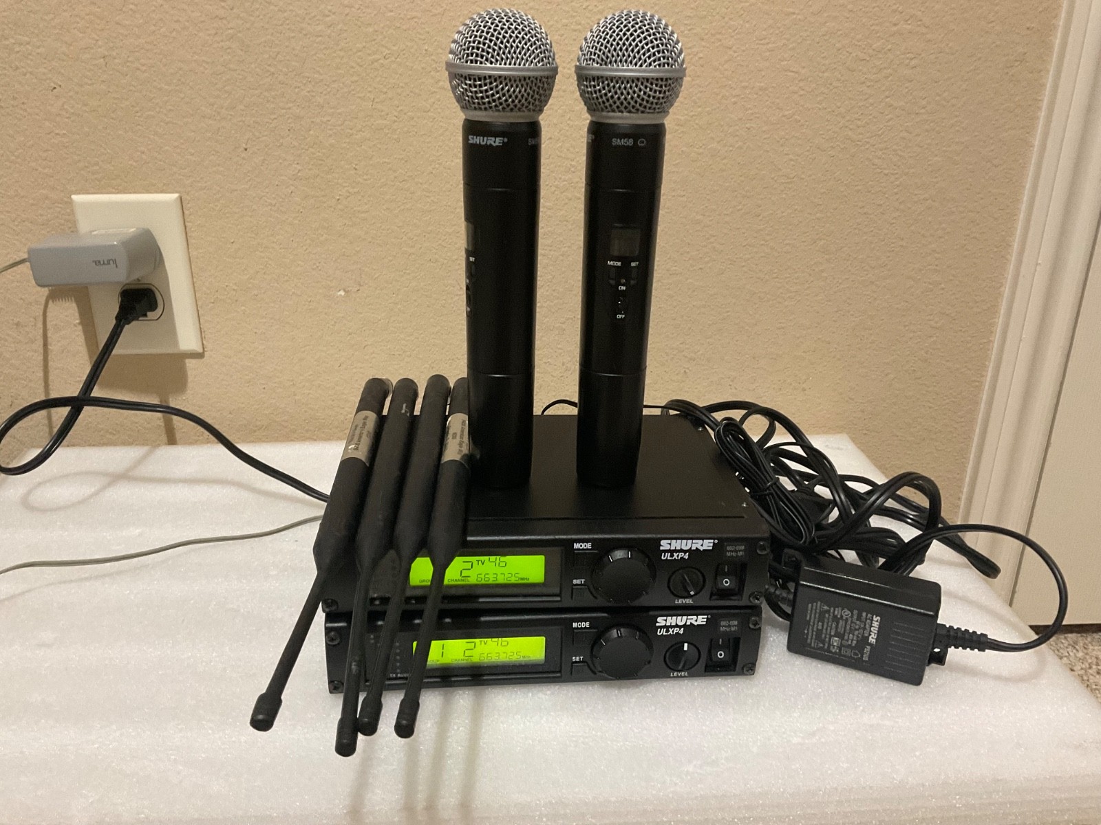 Shure ULXP4 / ULX2-M1 SM58 Wireless Microphone System 662-698MHz.