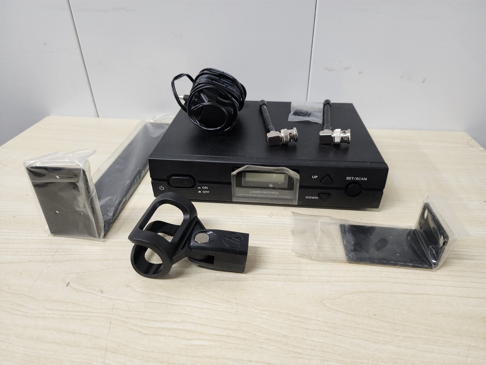 USED Audio-Technica 2000 Series Wireless System Audio Technica ATW 2100 Series
