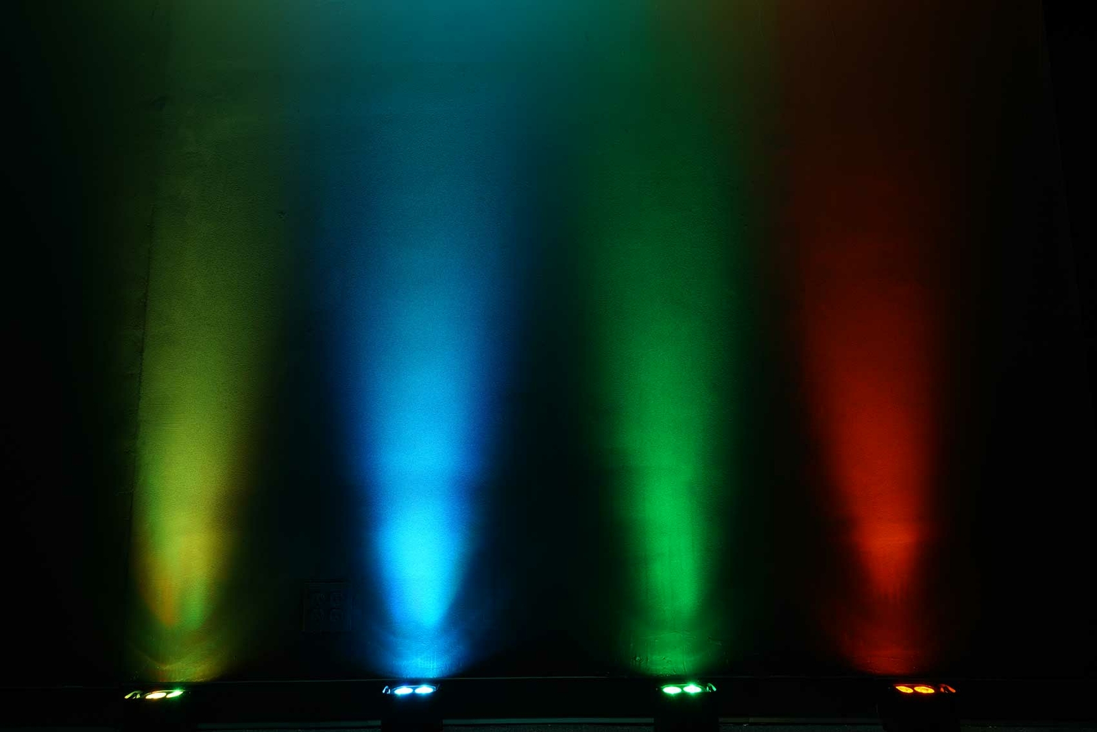 Rockville BEST PAR 50 Rechargeable Par Can Wash Light w/ Wireless DMX+RGBWA+UV